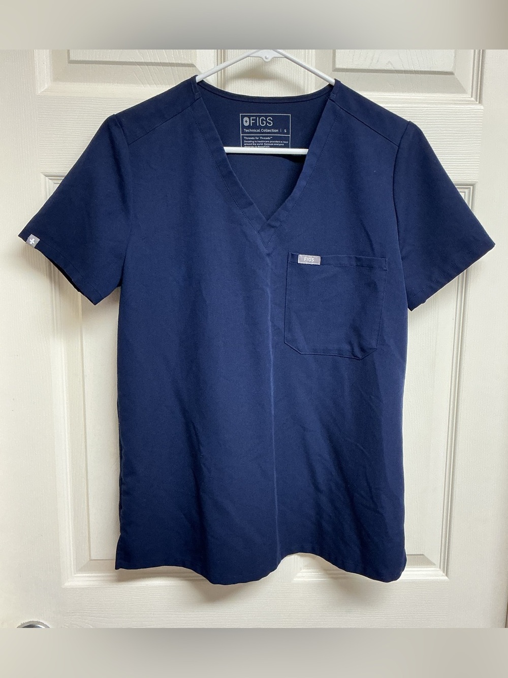 Figs Scrubs Women’s FW1000 Sz S Catarina Navy One-Pocket Scrub Top